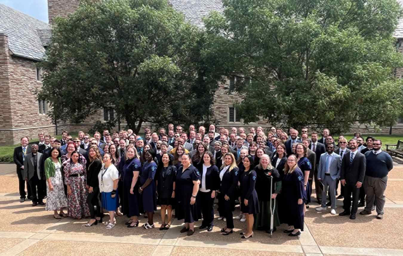 Photo of all new students in Chapel Plaza